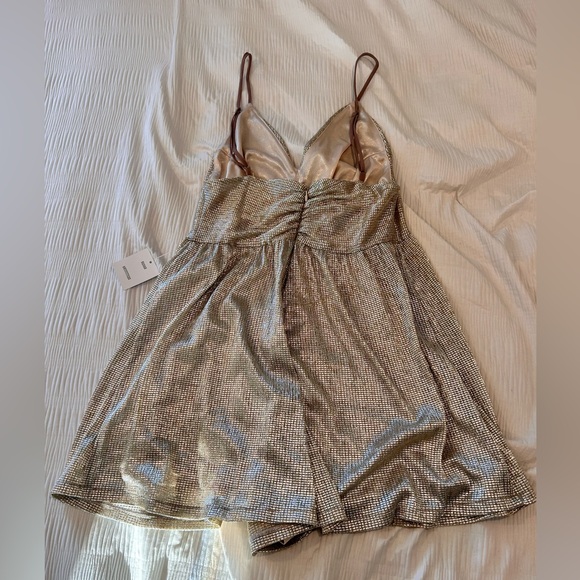 Urban Outfitters Gold Shimmer Silver Romper Tank sleeve M NWT - Picture 5 of 8